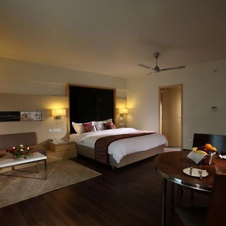 Hotel Shelton Раджамандри Экстерьер фото